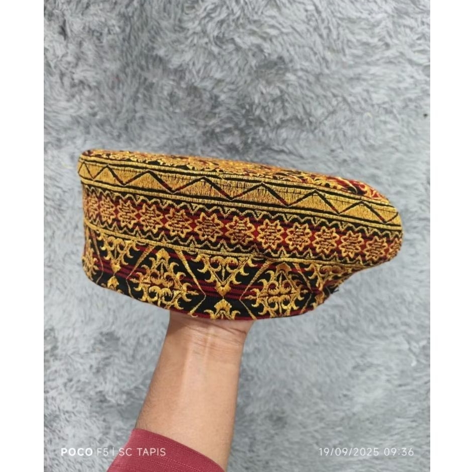 Judul : peci kopiah songkok topi tapis lampung manuk meghem bordir motif songket bordir palempang la