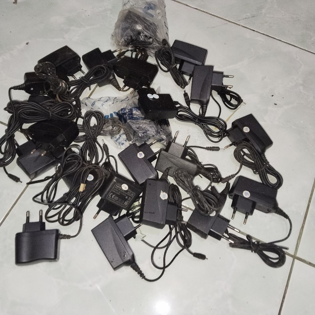 1kilo adapter 5Vdc Amper random bekas , jual rusak