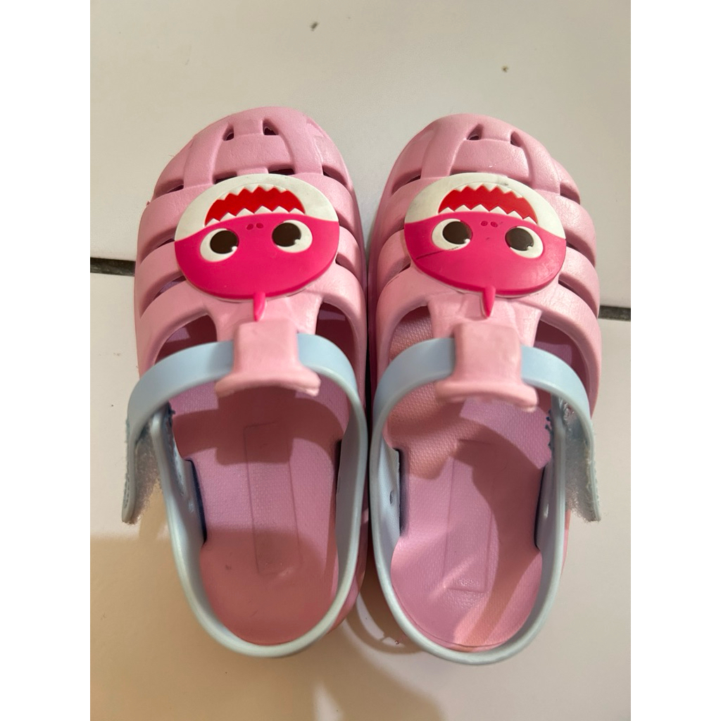 PRELOVED SEPATU SANDAL PINKFONG PINK