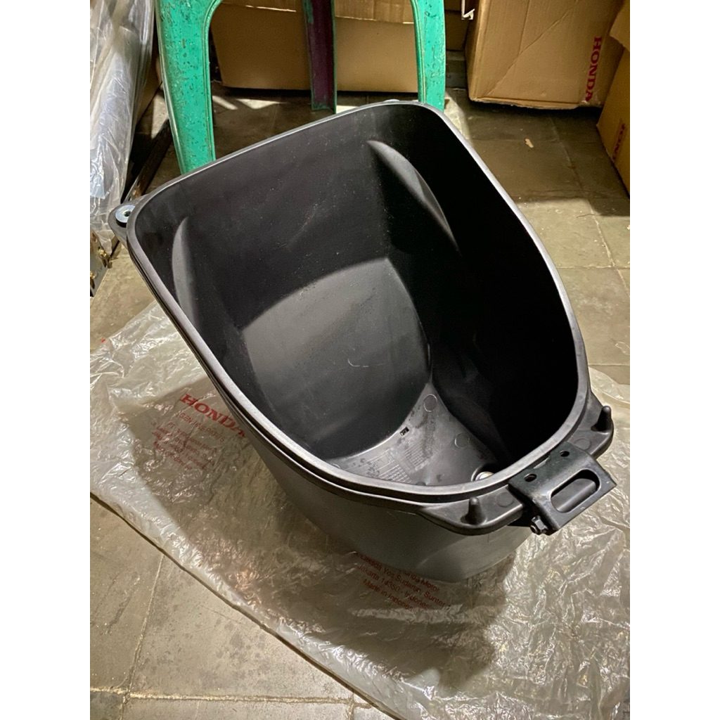 Box Helm Honda Supra X 125 helm in original 8125akyz900 8125a-kyz-900 ori ahm