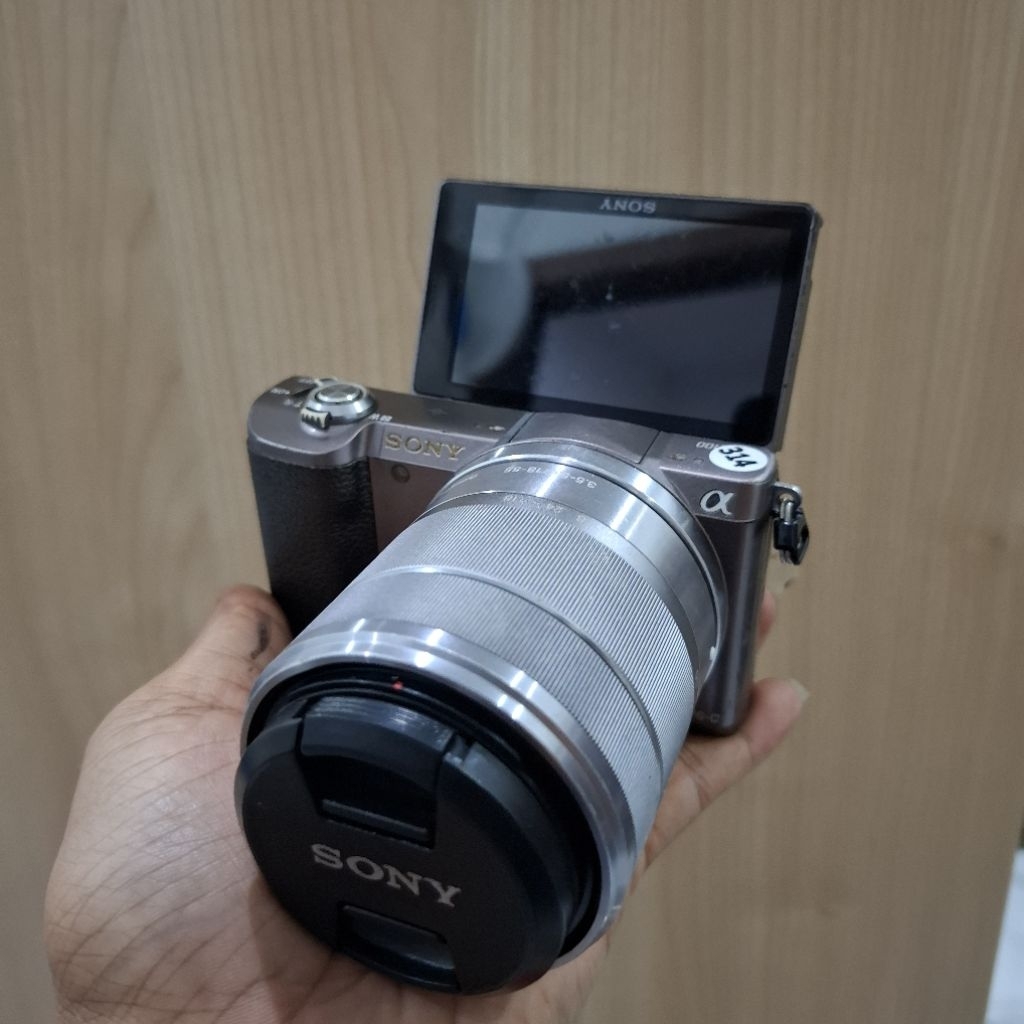 SONY A5100  SONY ALPHA A5100 DAN LENSA 16-50MM OSS KAMERA VLOG SONY