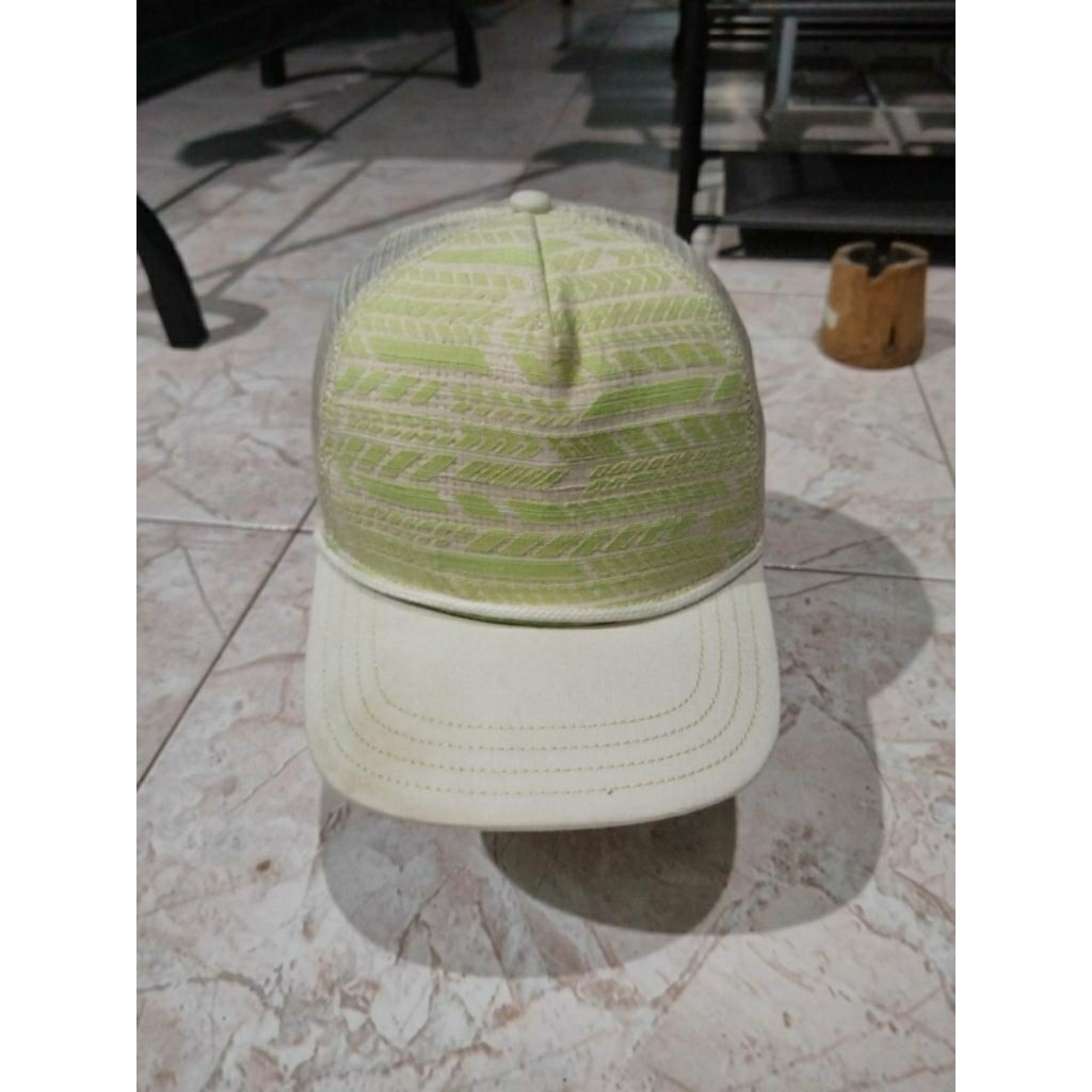 Topi Trucker Pistil