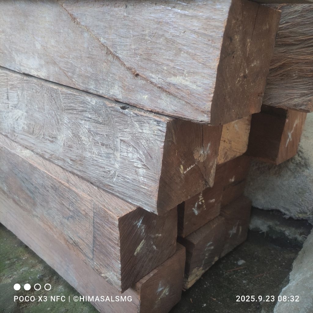 Balok Kayu Ulin Rustic Asli Kalimantan 10x10 x 400 cm