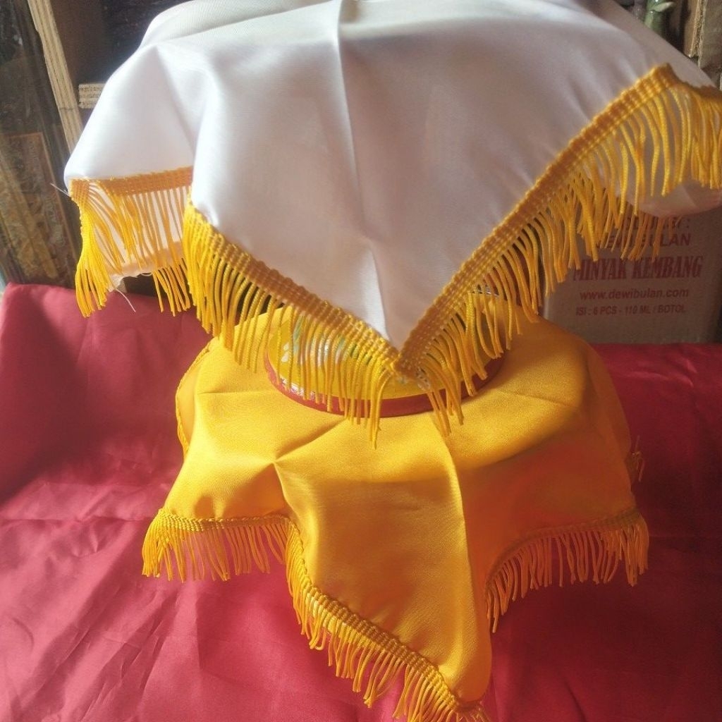 taplak dulang/rangkub dulang kain peles putih dan kuning.diameter 30&40 cm