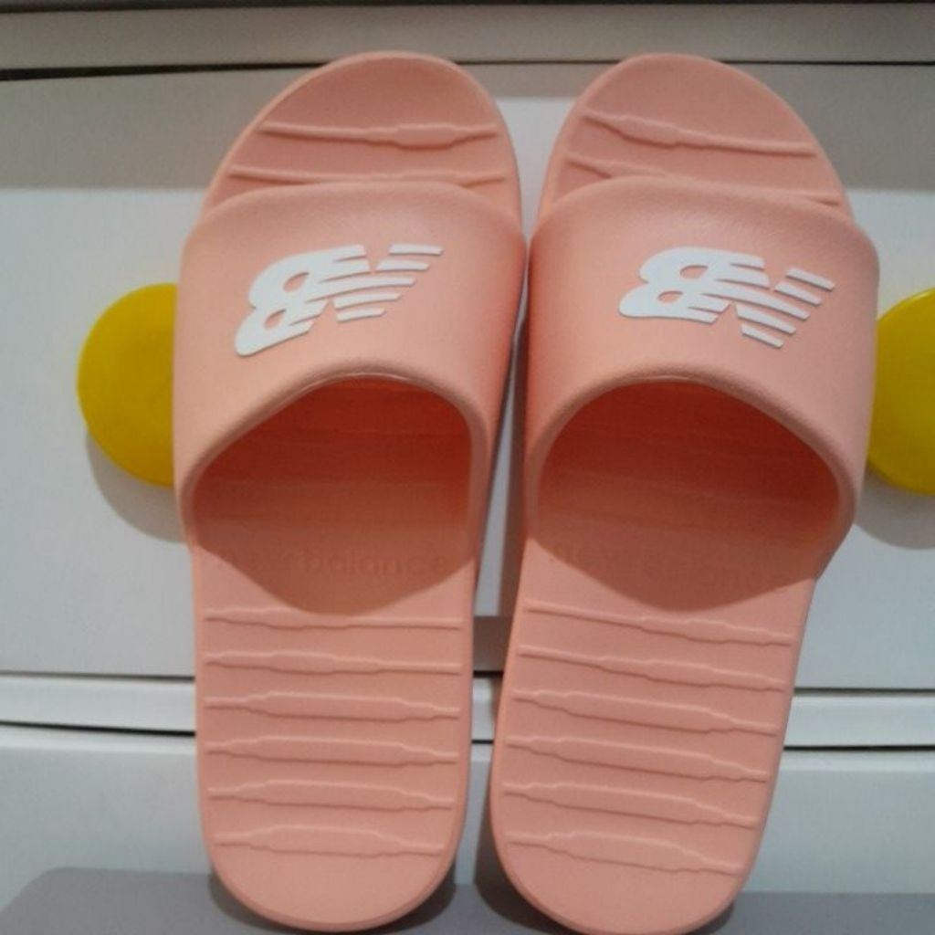 Preloved Slip On Wanita Sandal Karet NB Original 40