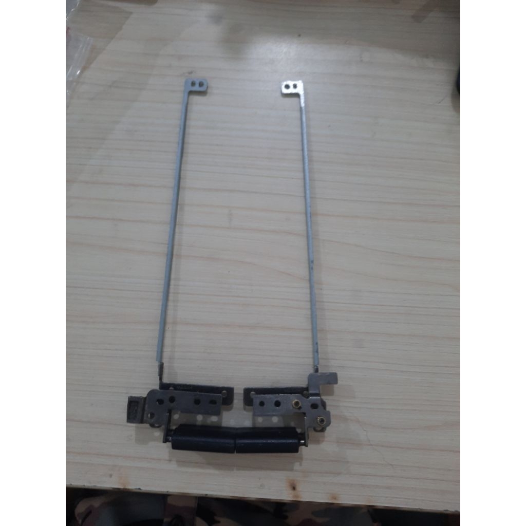 Engsel Lenovo Ideapad 300E 81FY Normal Tested Seken Original [ Hinge Hinges Second ]