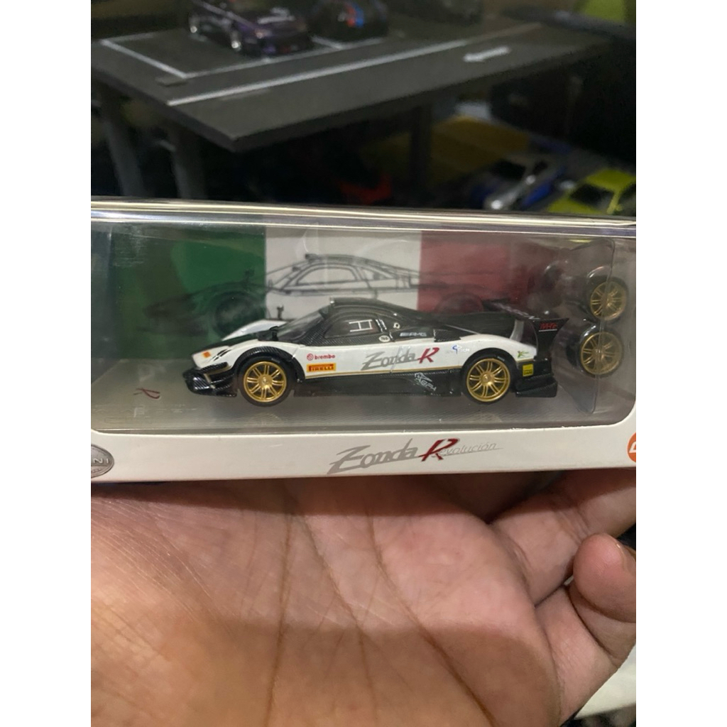 CM Model Pagani Zonda Revolucion White