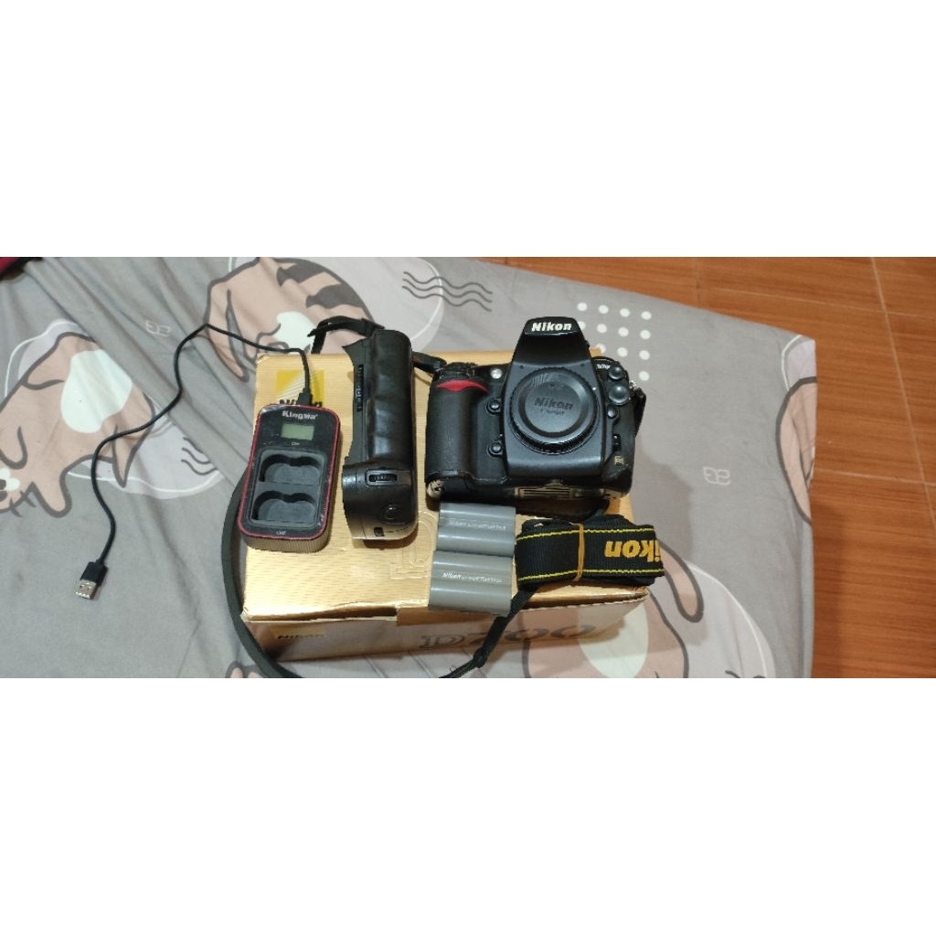 Nikon d700 body only+bg