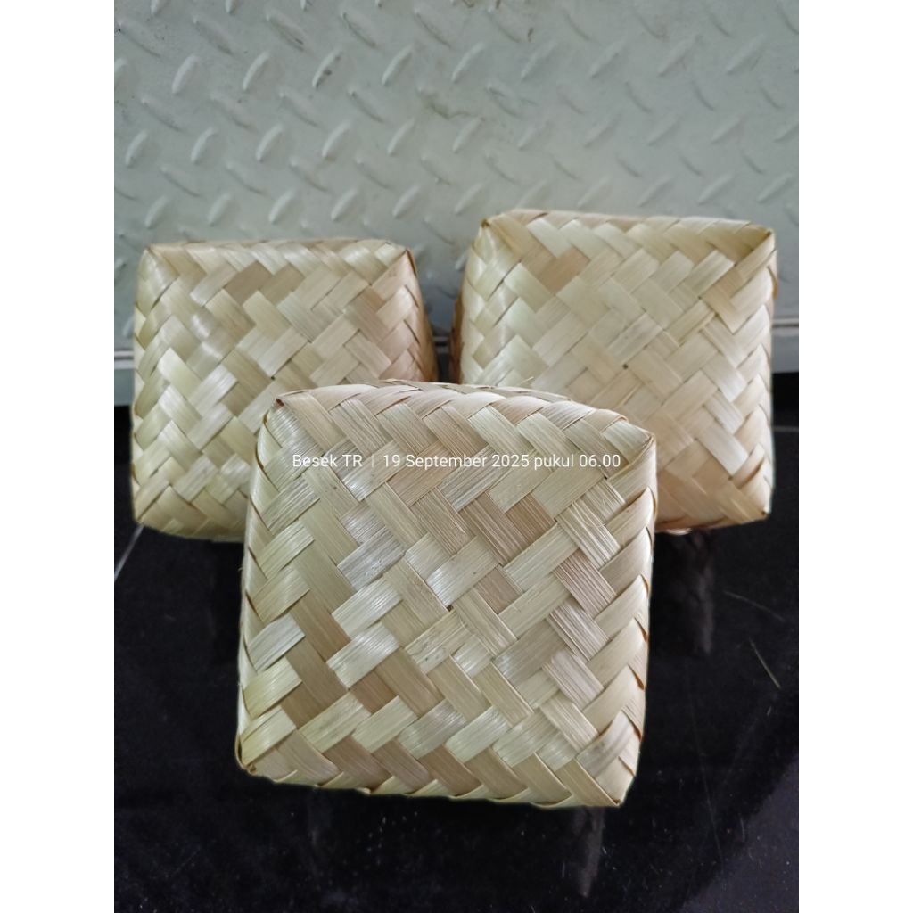 Besek bambu ukuran 15x15 sepasang