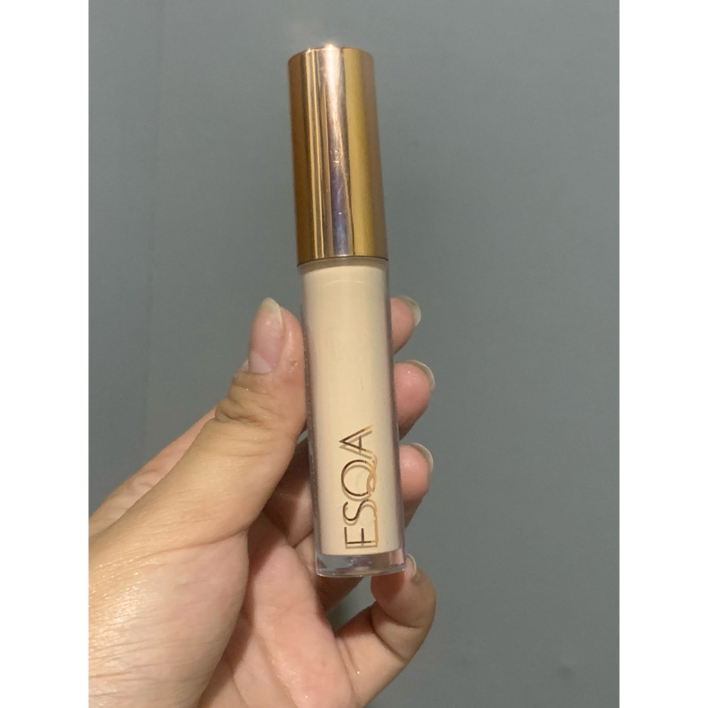 ESQA CONCEALER PRELOVED