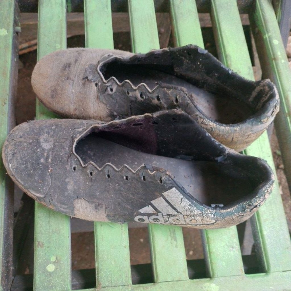 sepatu futsal bekas tanpa tali