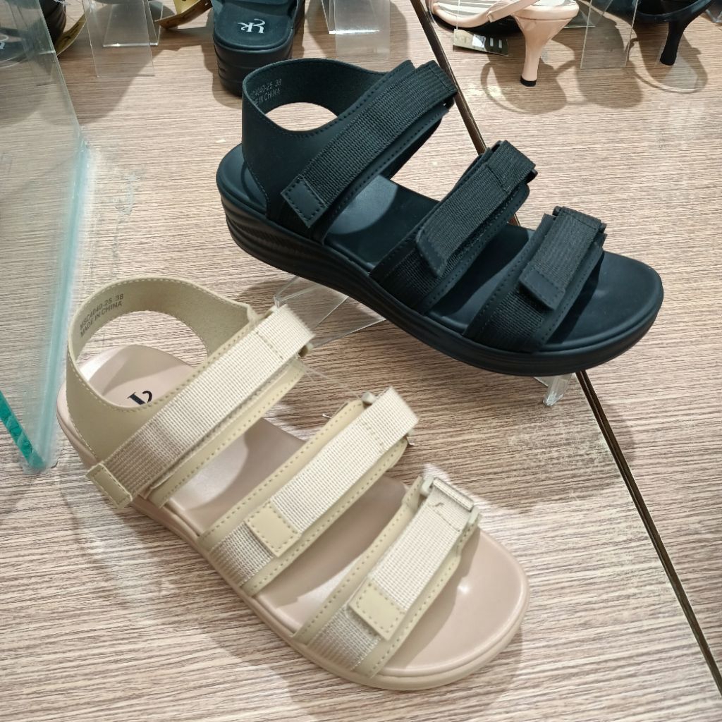 sepatu sandal wanita/sandal tali YONGKI KOMALADI original