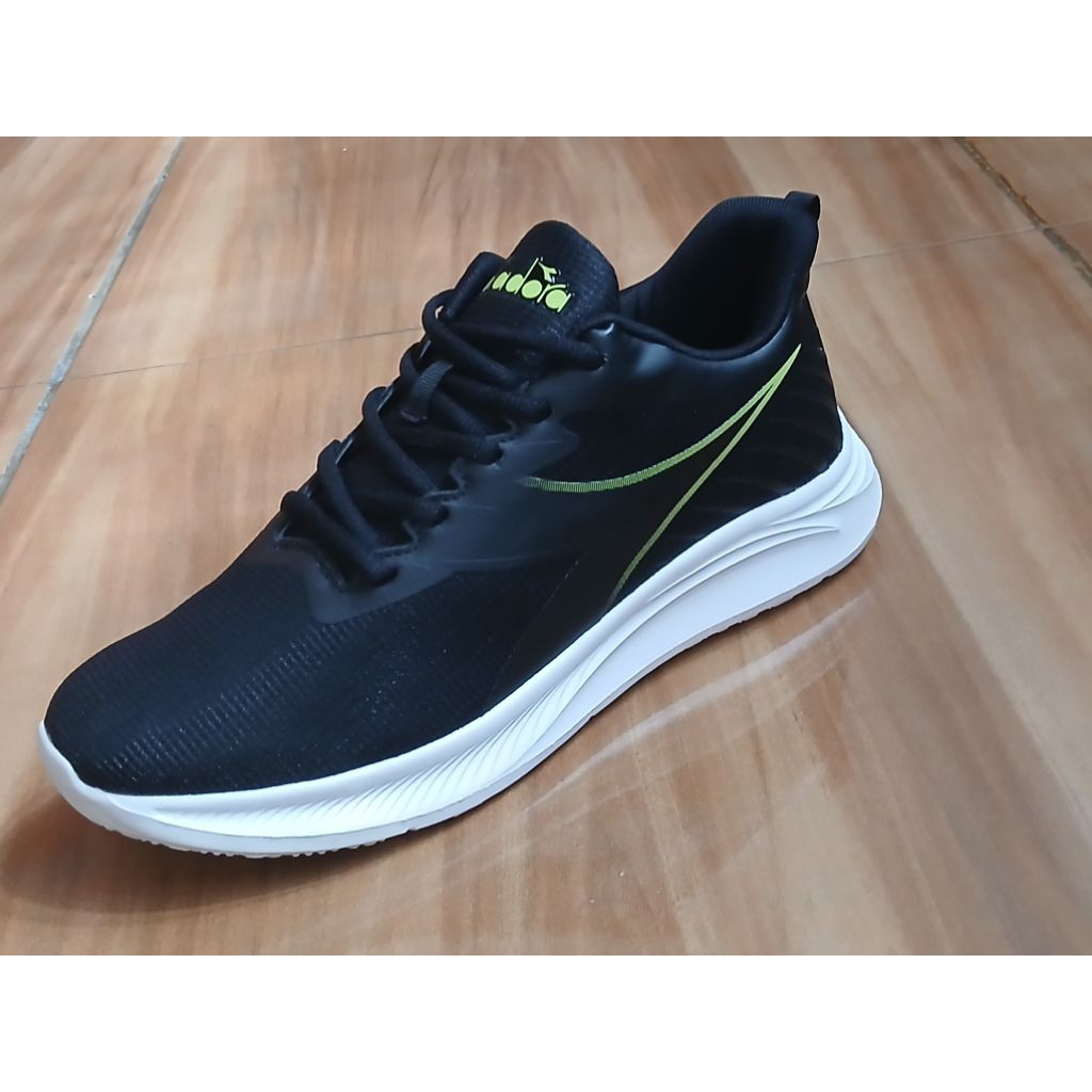 sepatu sport diadora hitam stabilo original