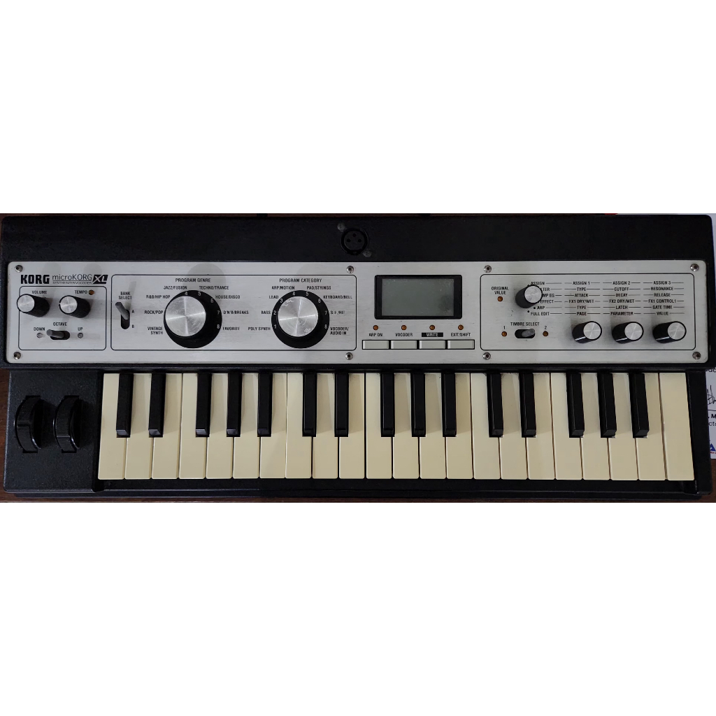 synthesizer KORG