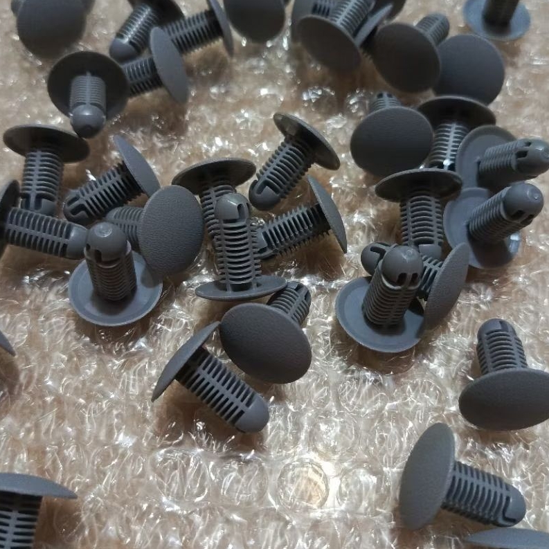 Kancing clip gerigi plafon mitsubishi CANTER abu-abu original