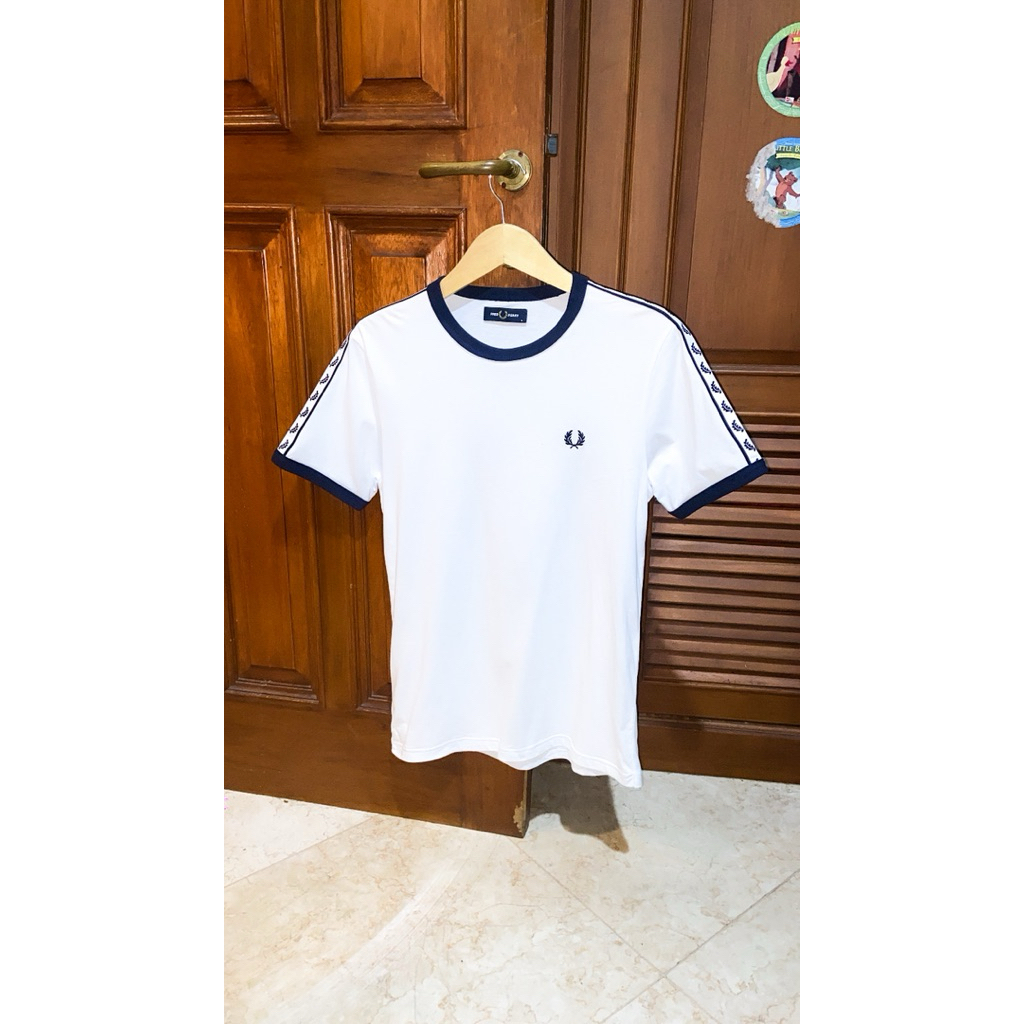 Kaos Fred Perry Taped Tshirt Snow White Putih
