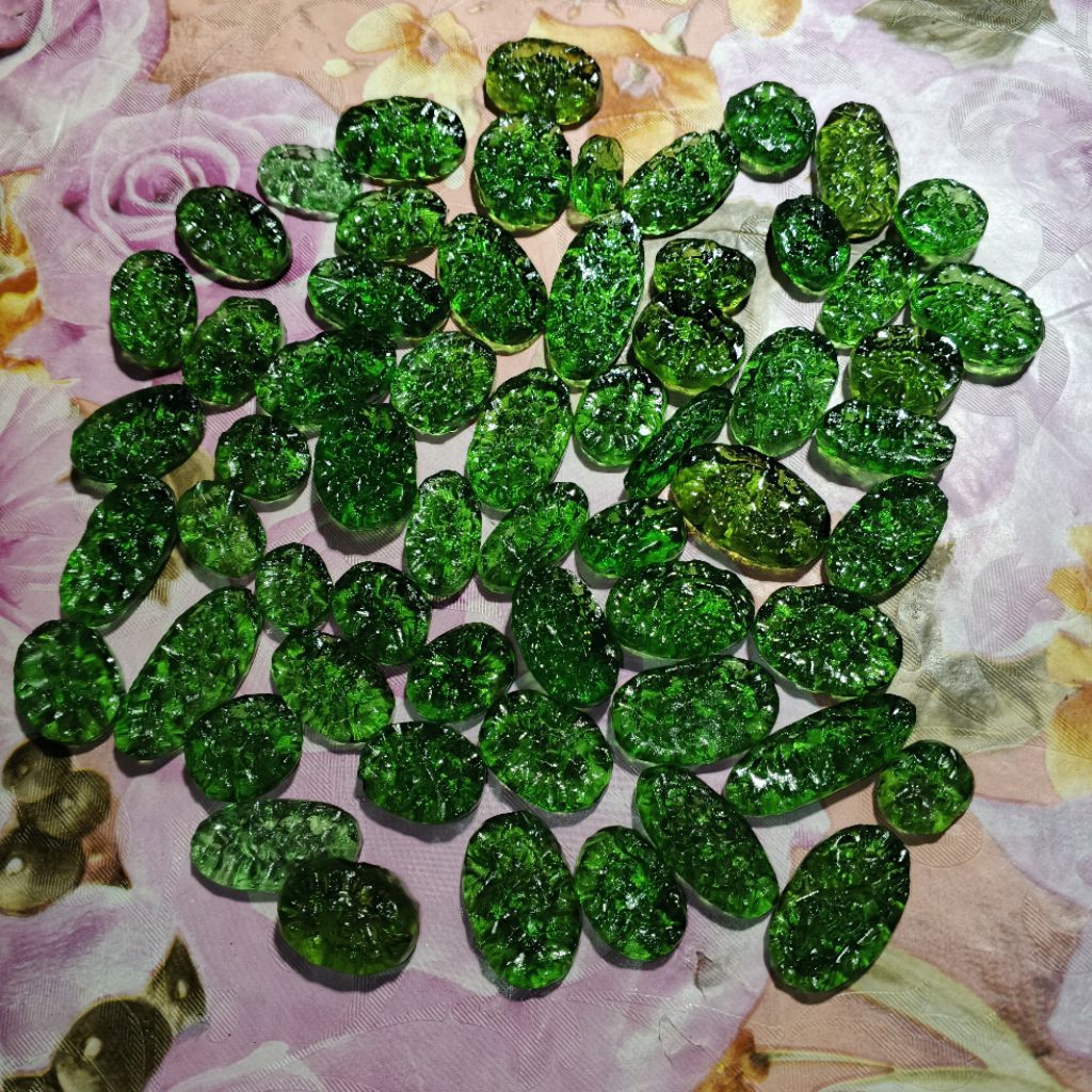 batuSatam hijau meteor moldavite