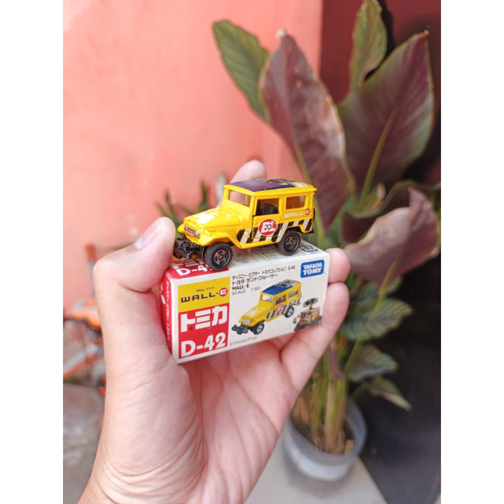 Diecast Takara Tomy Tomica Disney Wall E Toyota Land Cruiser FJ40 D-42