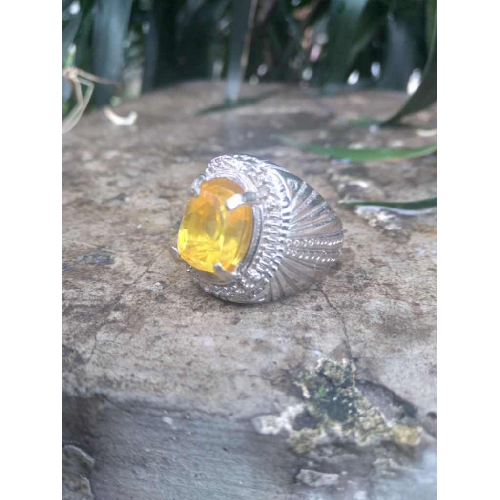 batu yellow safir natural