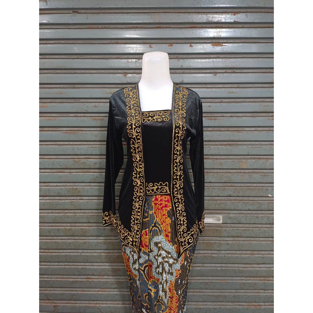 kebaya bludru kutubaru hitam