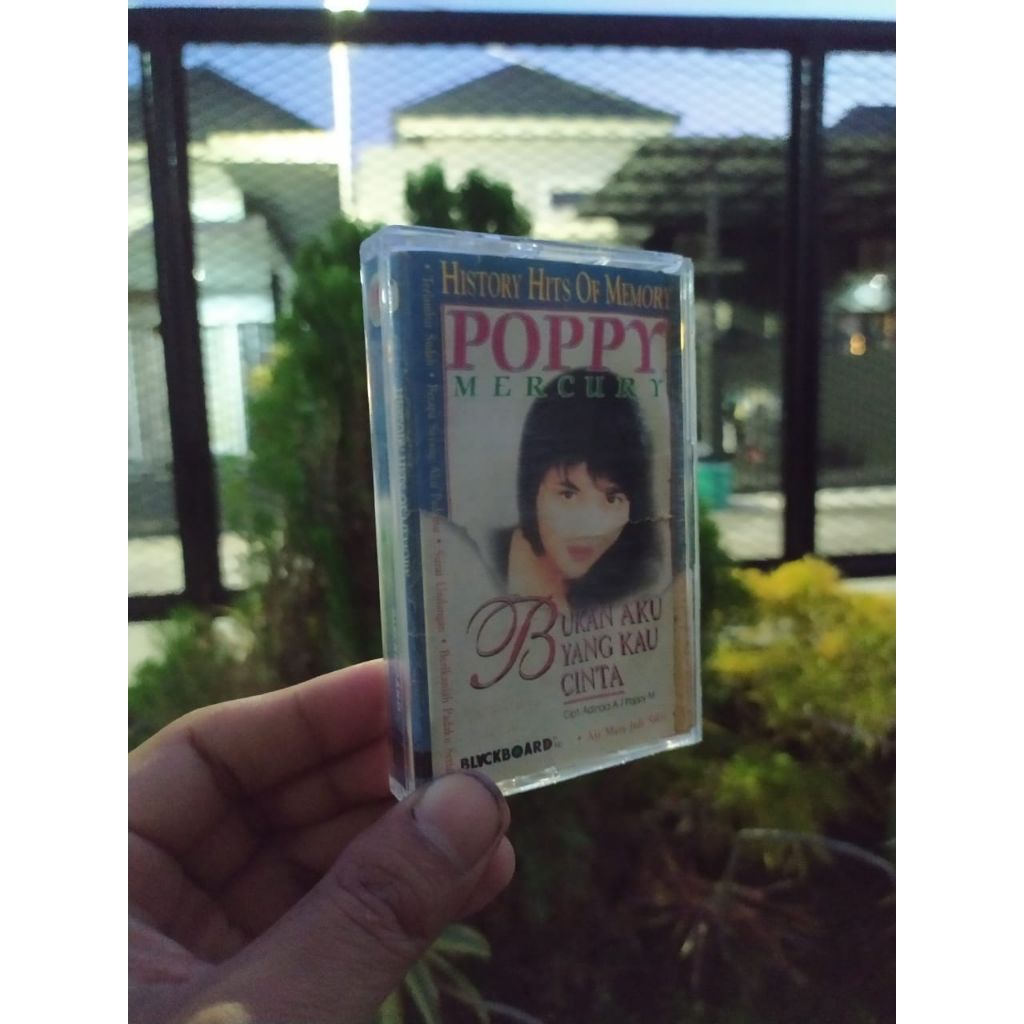 KASET POPPY MERCURY bukan aku yang kau cinta
