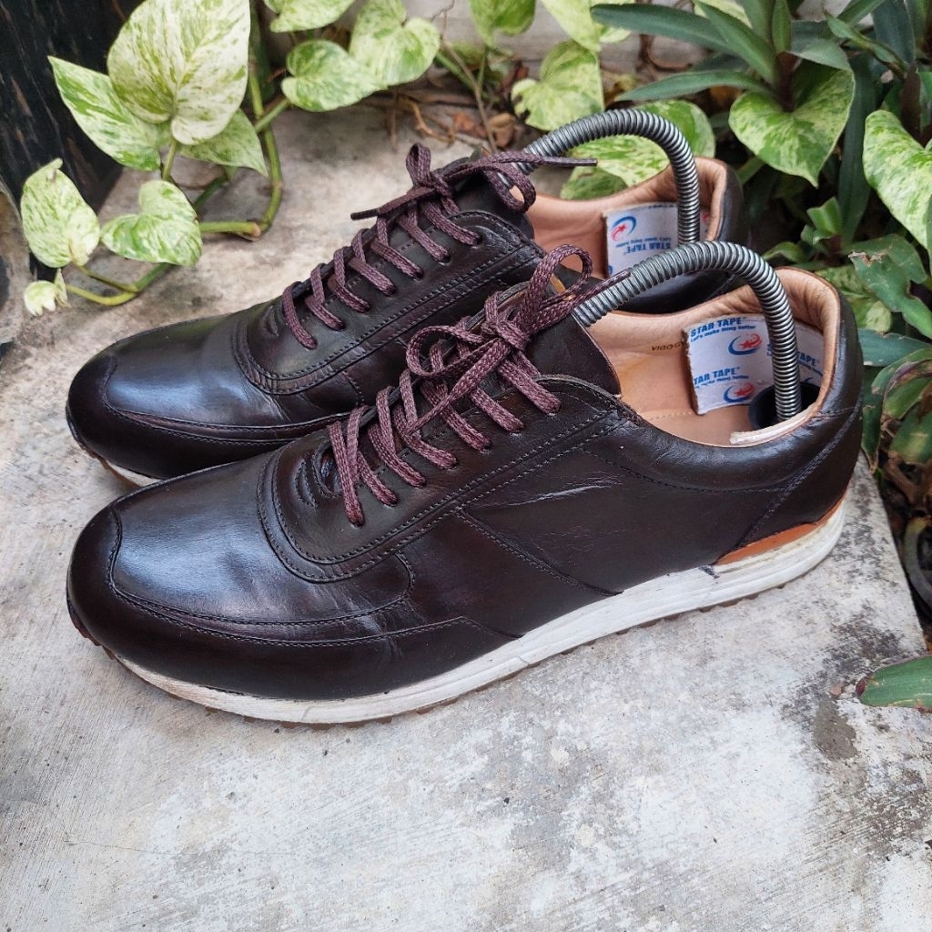 sepatu sneakers second Mario minardi size 43(27cm)