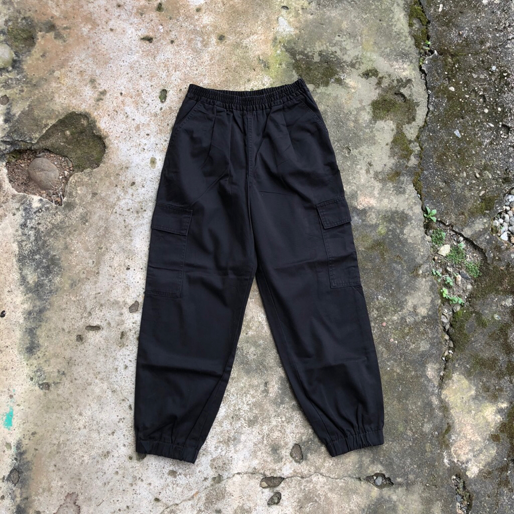 Cargo relaxed pants Guniqlo ( second/bekas )