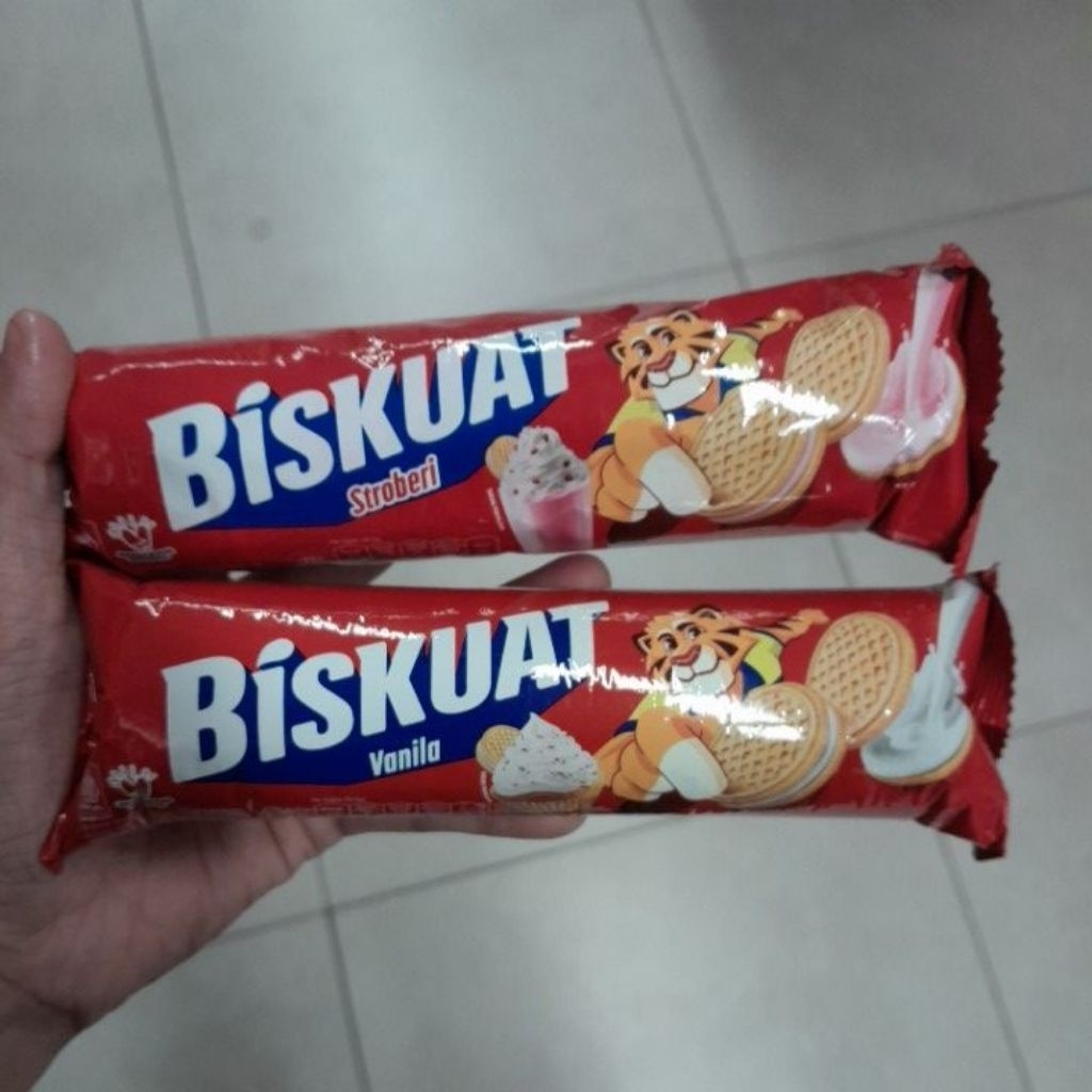 Biskuat Golden biskuit sandwich rasa Strawberry / Vanila 105gr