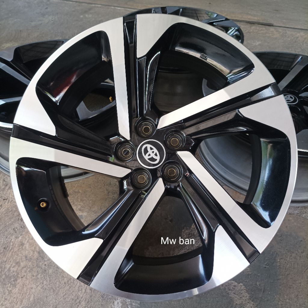Velg yaris cross r18 pcd 5x100