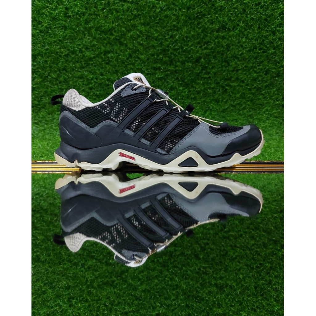 sepatu gunung trekking adidas size 45