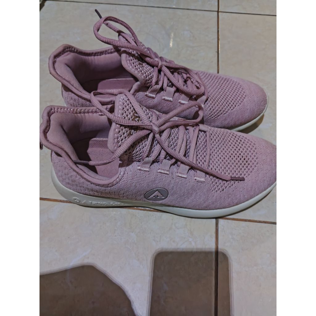 sepatu olahraga wanita airwalk