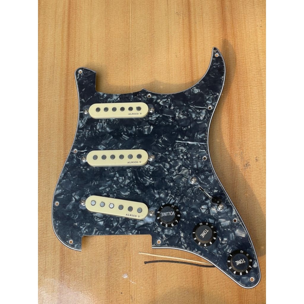 Pickguard Prewired Stratocaster Alnico V - Pio Cap