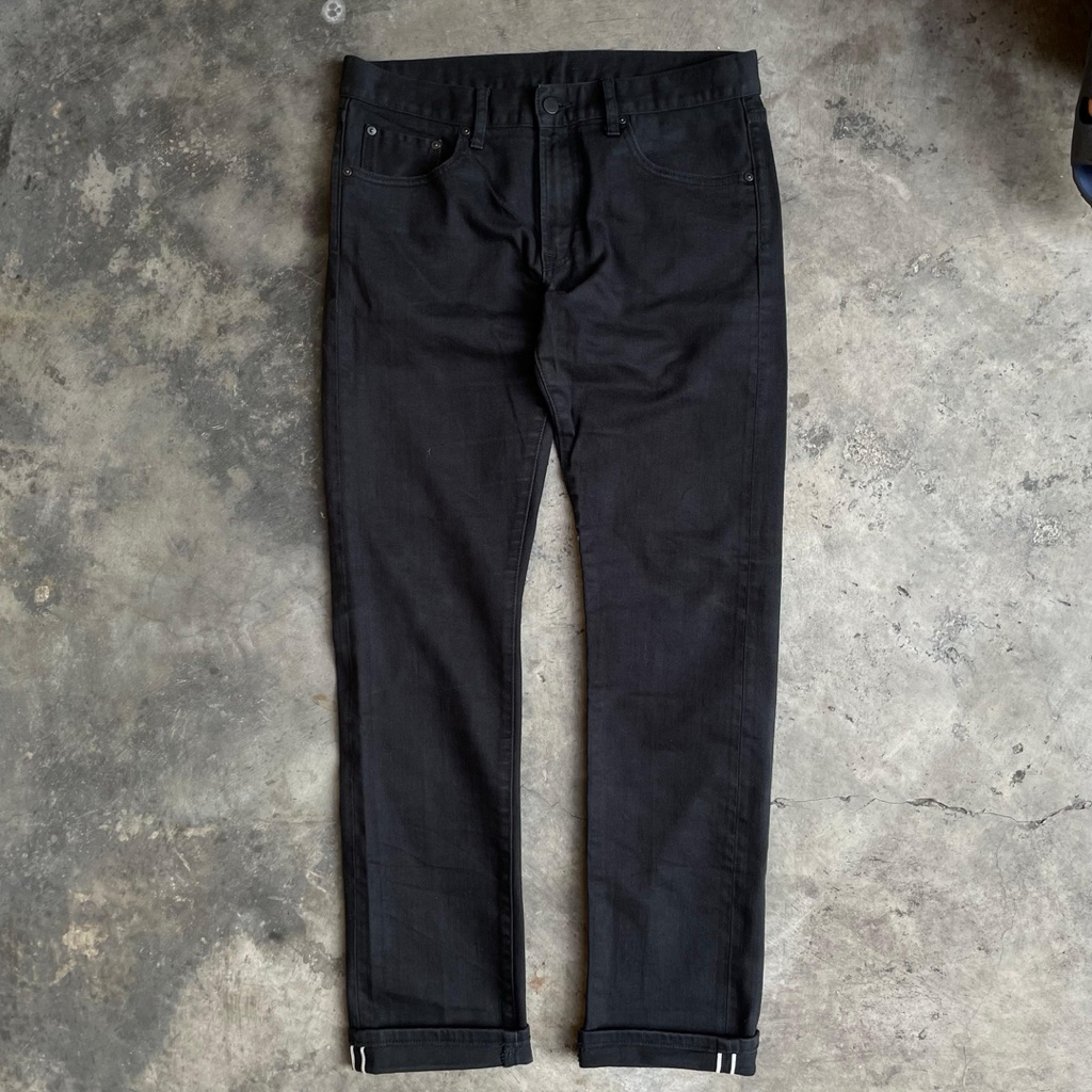 Uniqlo Celana Chinos Panjang Pria Reguler Fit - Black / CELANA UNIQLO SELVEDGE / UNIQLO SELVEDGE SEC