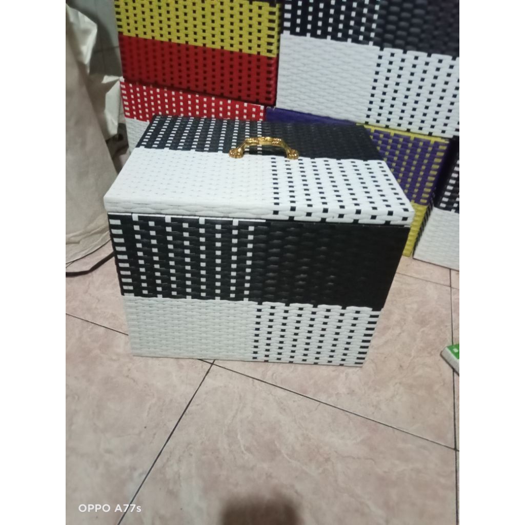 Kisa merpati 2 warna/Kisa merpati rotan/kandang merpati/besek merpati