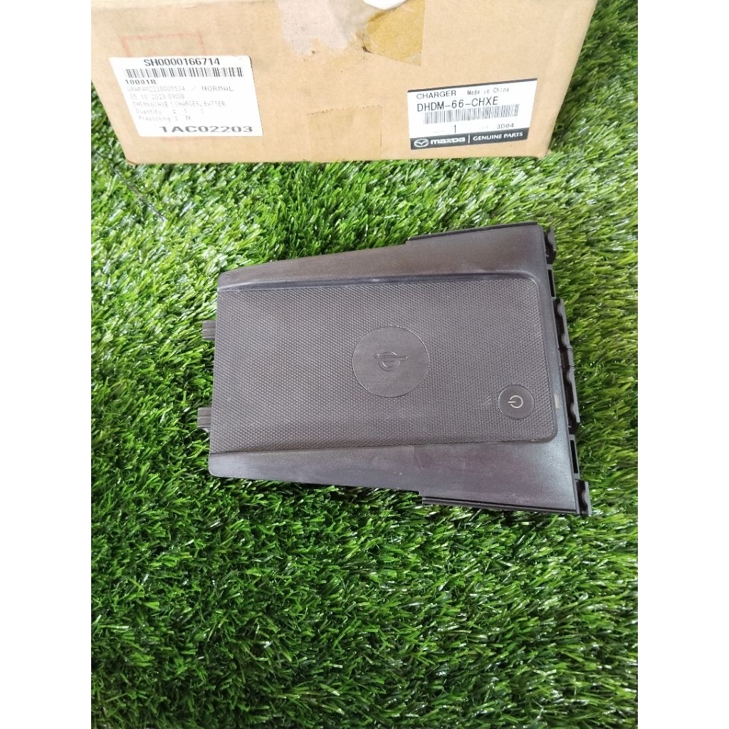 MODUL CHARGER BATTERY WIRELESS CONSOLE MAZDA CX5 CX9 ORIGINAL