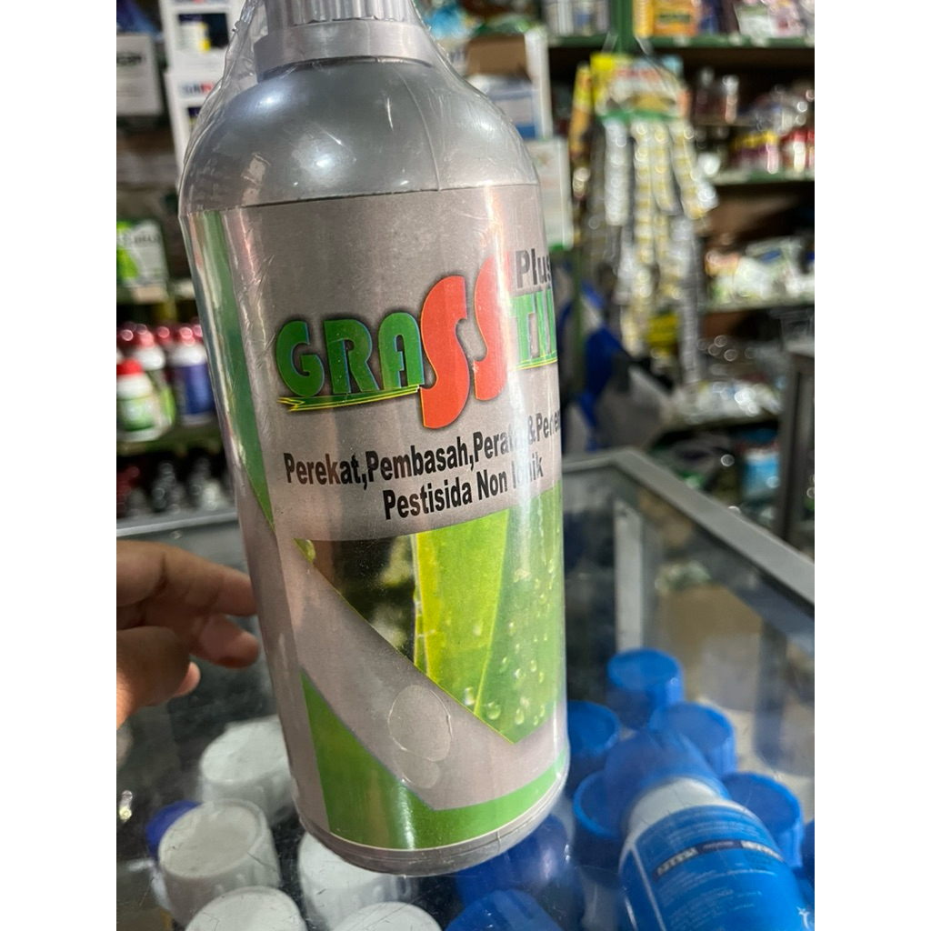 Grasstic 500ml plus ZPT Ajimax , perekat,pembasah,perata,& penembus pestisida non ionik