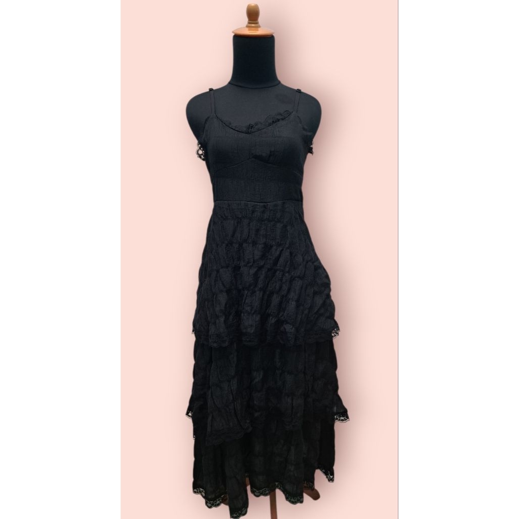 Dress Tali Satu Umpak-umpak warna hitam brand From Axes Femme