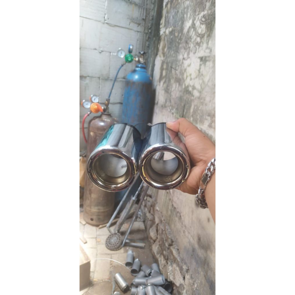 Variasi Muffler Knalpot
Mobil Avanza Calya Honda BRV HRV UNIVERSAL Cover Ujung Pipa Kenalpot Racing 