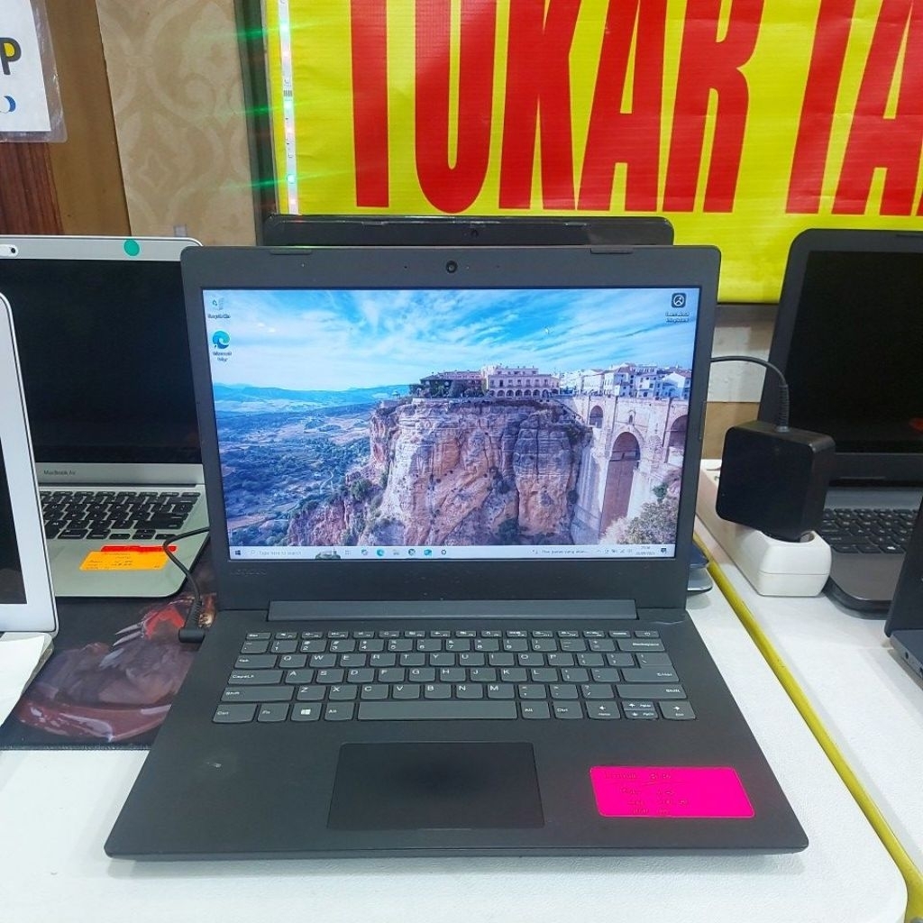 Laptop Lenovo 81H4 AMD A4-9125 RADEON R3 Ram 4gb ssd 256gb minus ada lem liat difoto 936