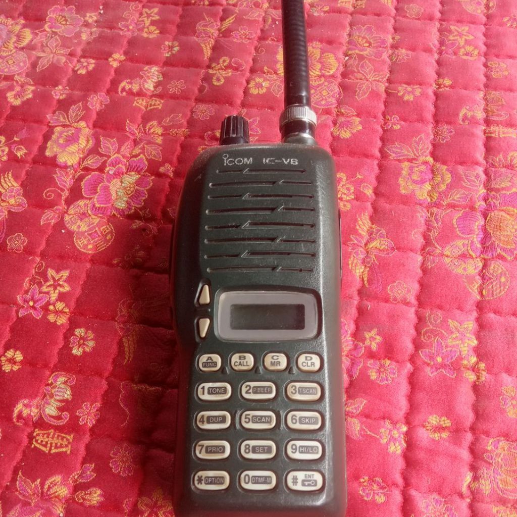 ht bekas icom v8 normal