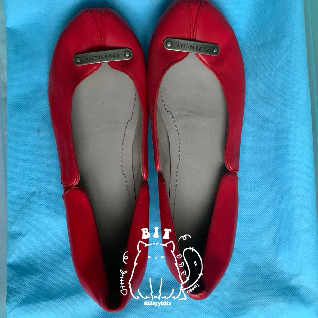 Preloved Sepatu Givenchy Merah Kulit Asli (Original Red Leather Flat Shoes)