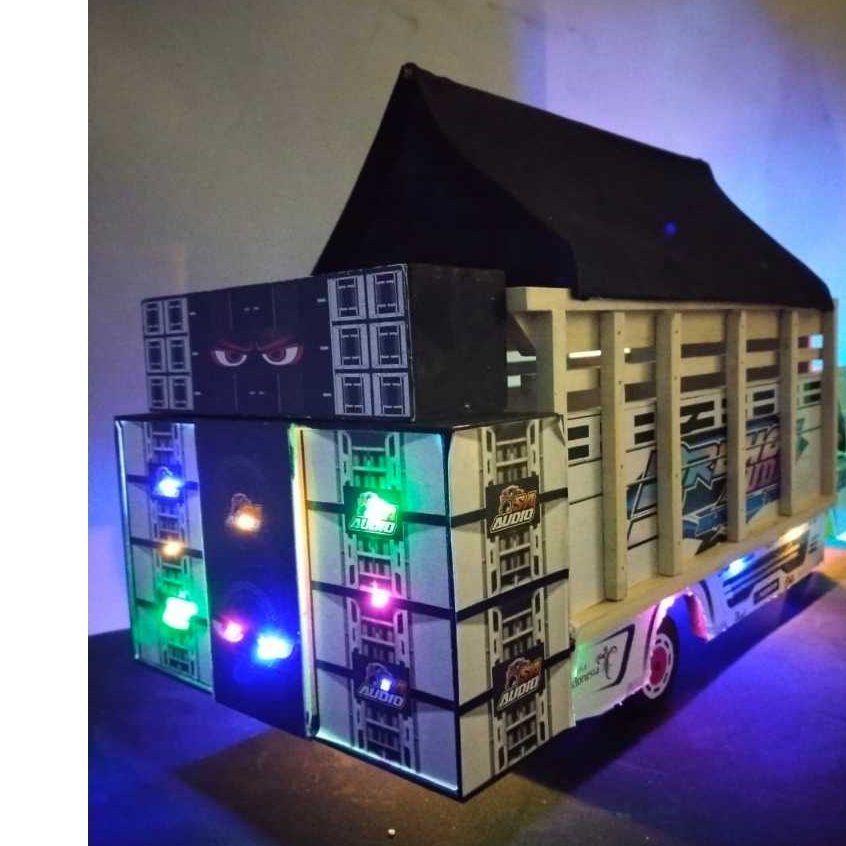 Miniatur truk oleng jumbo ukuran panjang 60 cm pintu belkang bisa dibuka truk oleng kayu
