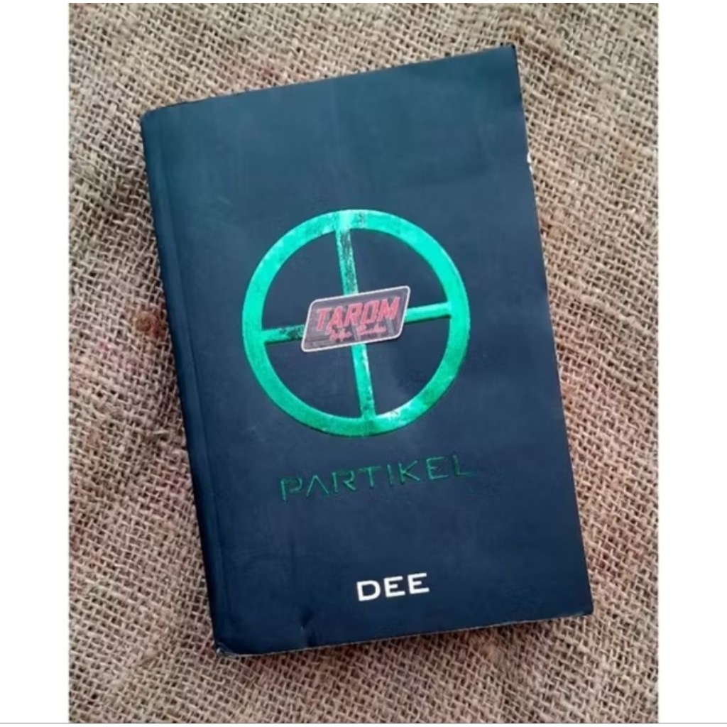 SUPERNOVA (PARTIKEL) : DEE/ Dewi Lestari