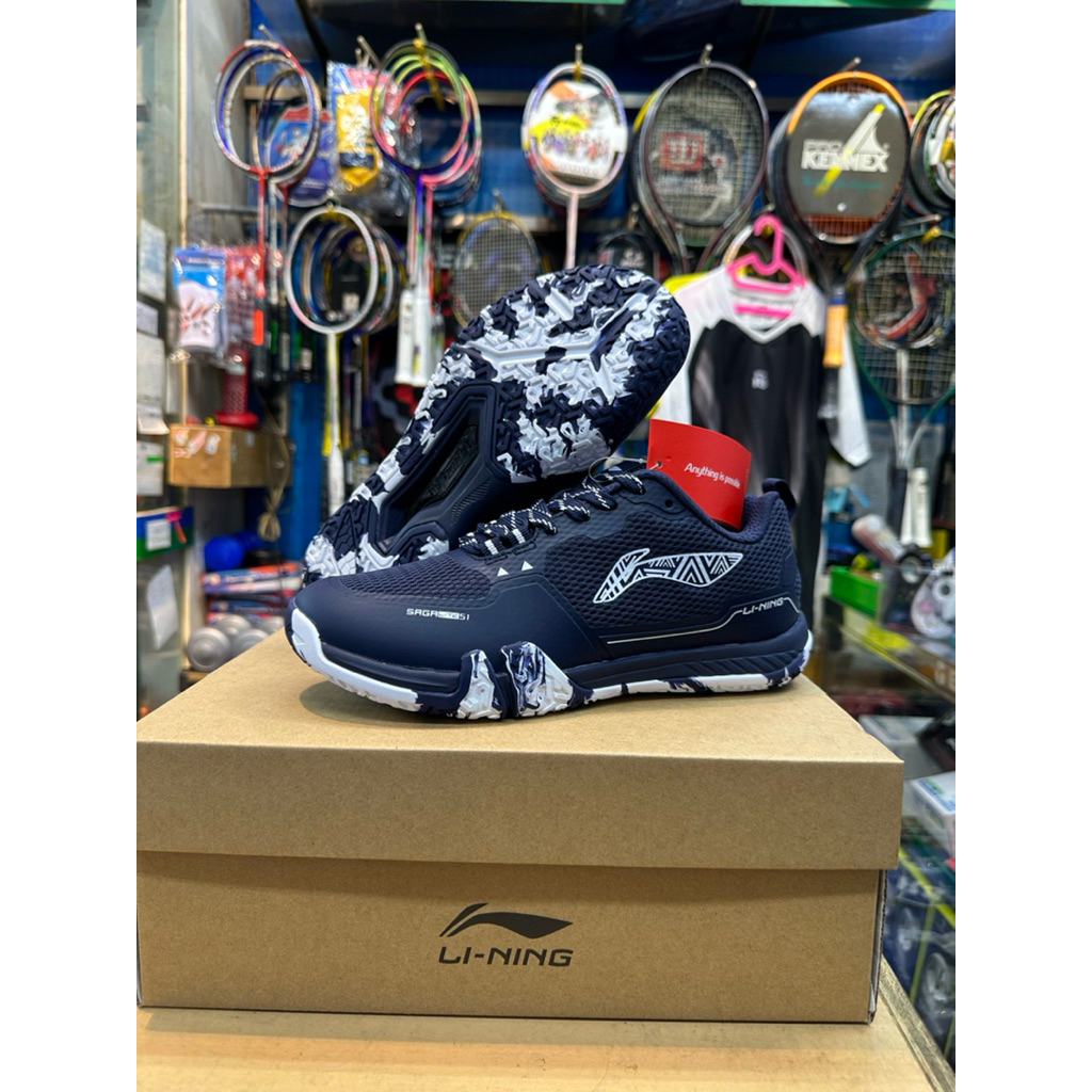 SEPATU BULUTANGKIS LINING SAGA LITE S1 NAVY WHITE