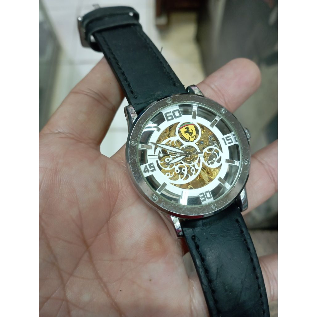 jam tangan pria sport stainless steel elegan model transparan strap kulit Ferrari
