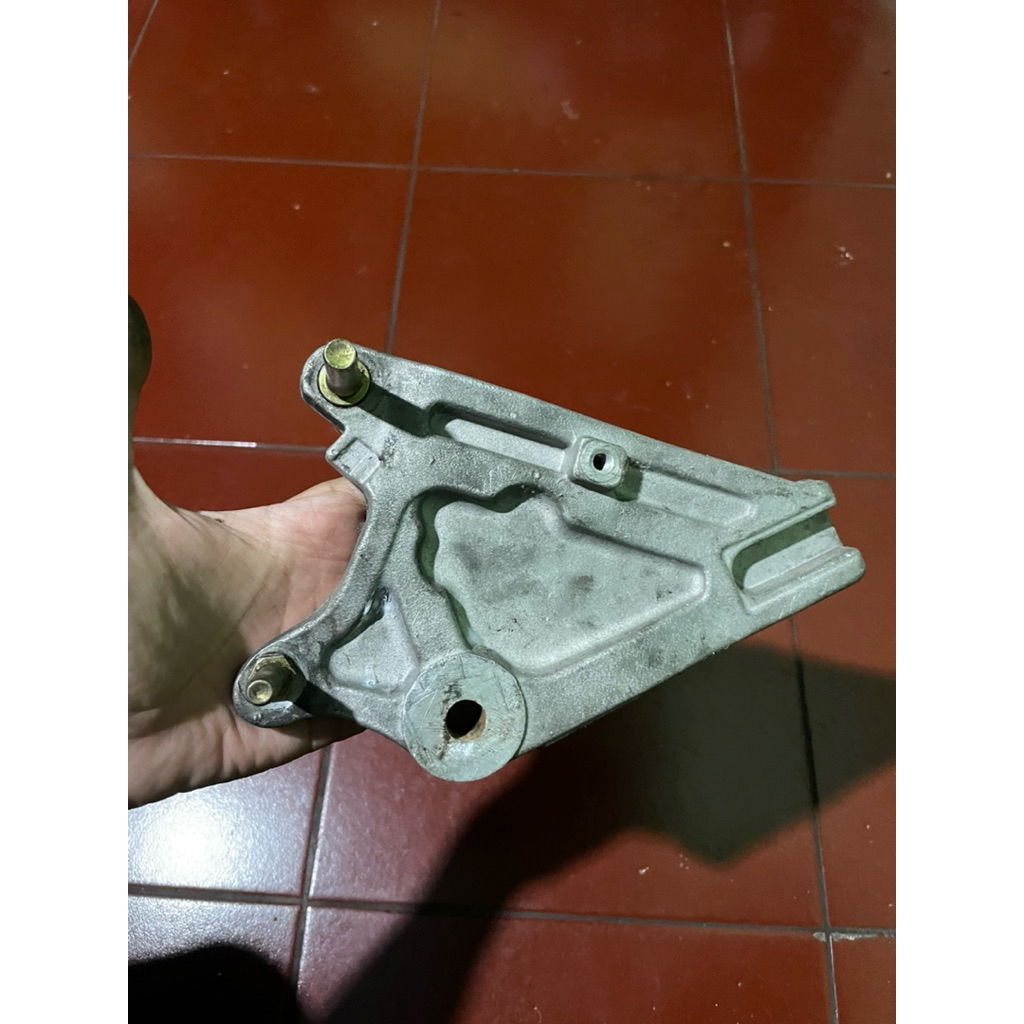 Bracket Kaliper Belakang Supra X 125 FI