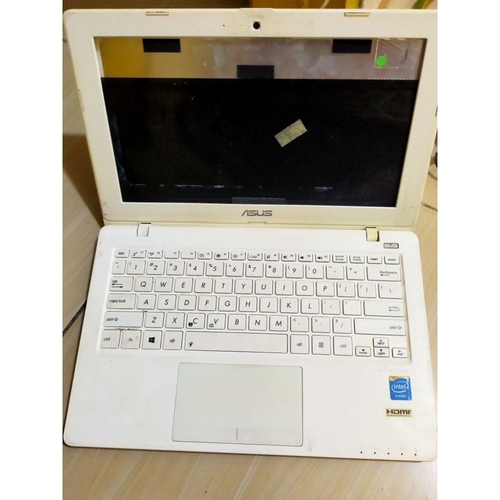 casing notebook Asus x200M