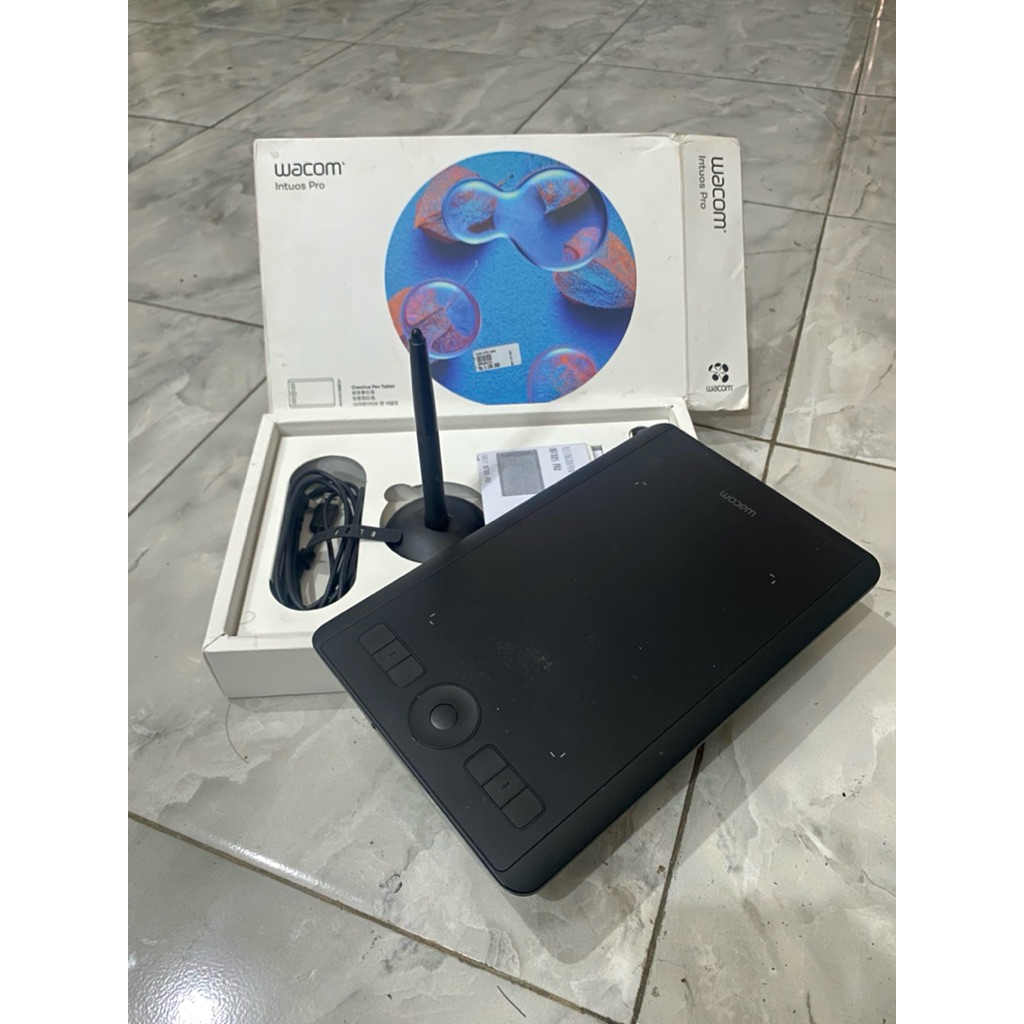 Wacom Intuos pro ( small )