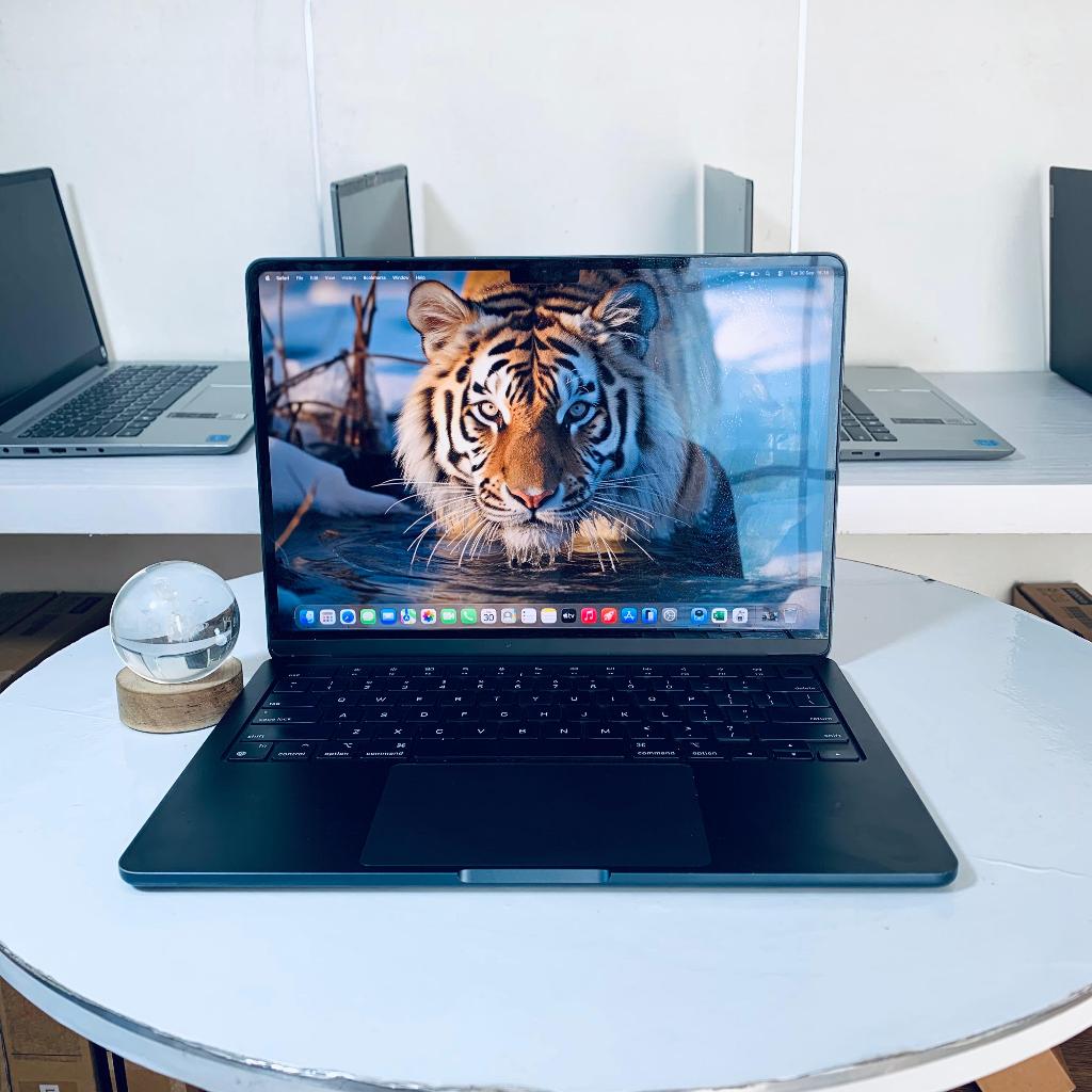 MacBook air M2 2022 | Apple Chip M2 | 8GB | Storage 256GB