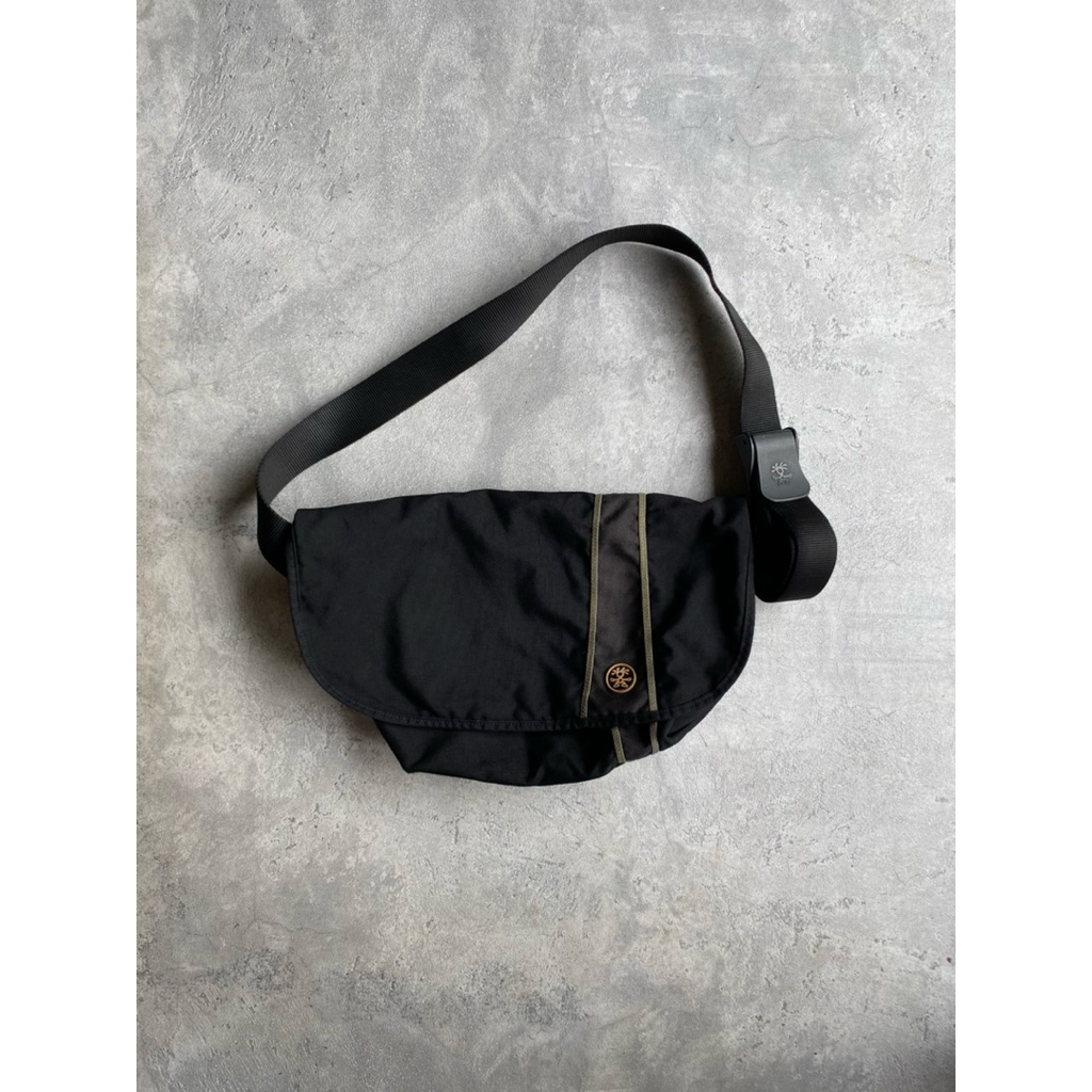 Crumpler The Western Lawn Sling Bag
